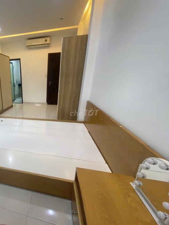 Cho thuê nguyên tầng p hoà hưng q10 có sân thượng