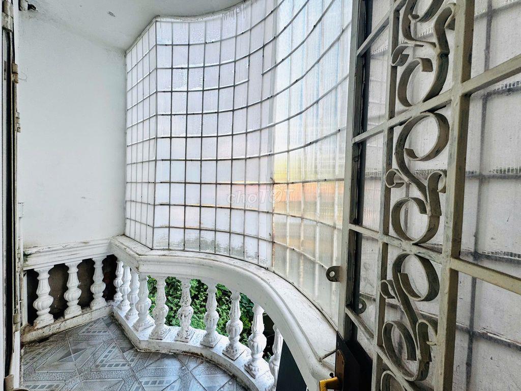 Nhà mình chính chủ mặt tiền Tô Hiến Thành Q.10 còn phòng Lầu 1, 32m2