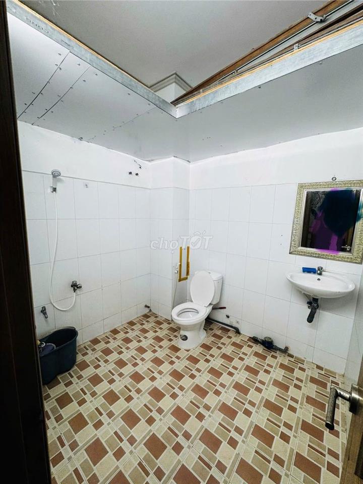 Nhà mình chính chủ mặt tiền Tô Hiến Thành Q.10 còn phòng Lầu 1, 32m2