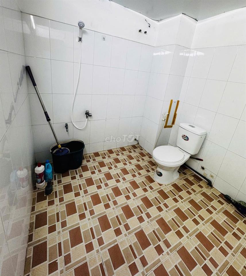 Nhà mình chính chủ mặt tiền Tô Hiến Thành Q.10 còn phòng Lầu 1, 32m2