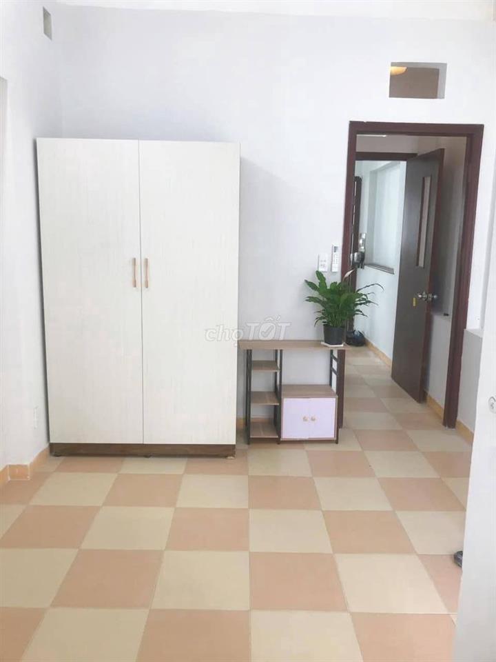 Cho thuê phòng trọ Quận 10 gần đại học UEH giá 4.5 tr
