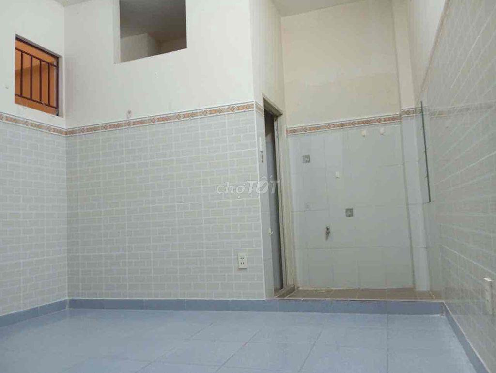 Giá: 2tr6/tháng Q10 THÀNH THÁI - GẦN NGÃ TƯ 3/2 DƯỚI CHÂN CẦU VƯỢT 3/2