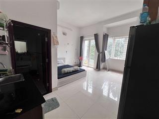 phòng 30m2 ban công cửa sổ thông thoáng như  hình
