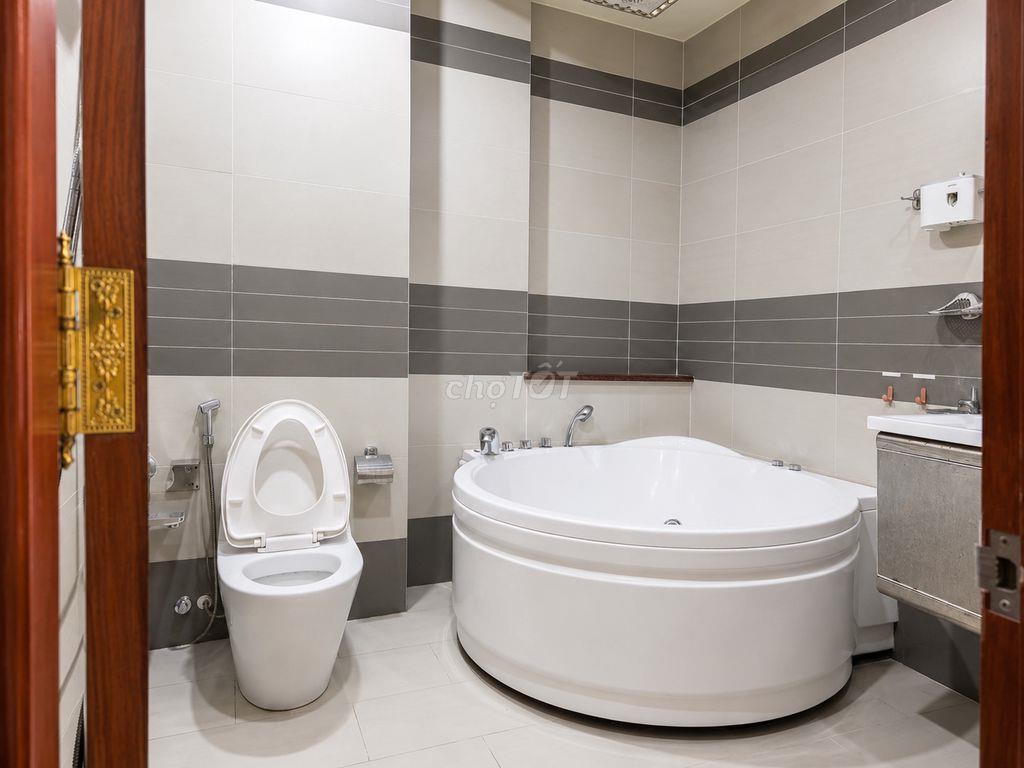 CĂN HỘ 40m² tại Âu Cơ  Bếp riêng, ban công, bồn tắm nằm massage