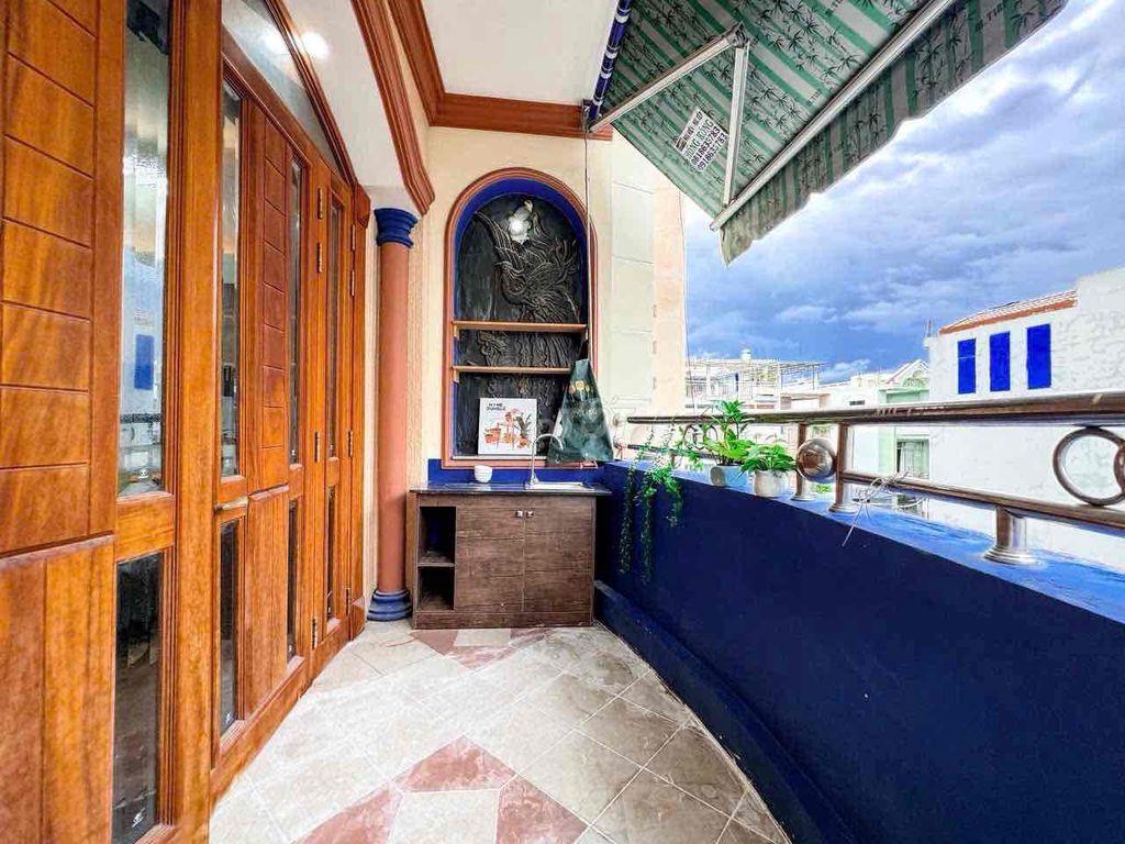 CHO THUÊ CĂN HỘ FULL NỘI THẤT, PHÒNG CÓ BAN CÔNG, Ở NGAY