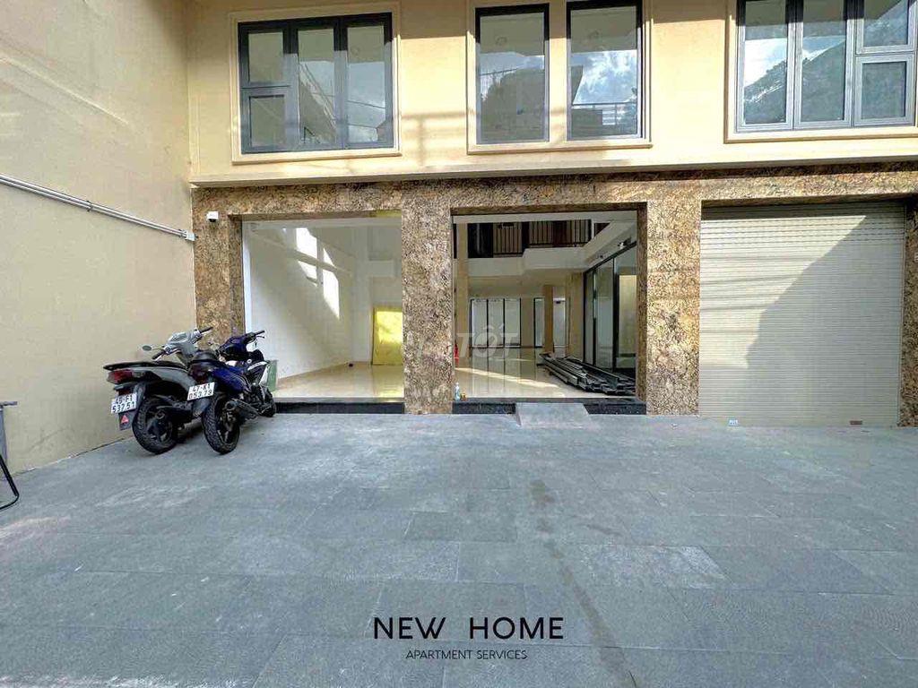 Trống sẳn mặt bằng kinh doanh mặt tiền lớn 🏡
