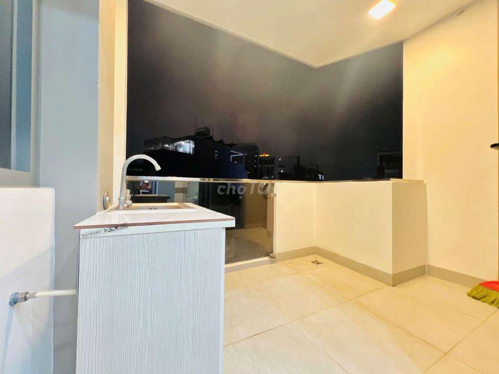 STUDIO CÓ BAN CÔNG TÁCH BẾP SIÊU NÉT MÀ GIÁ LẠI PHẢI CHĂNG