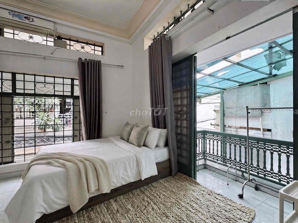Căn hộ studio full nội thất ban công cực rộng ngay sân bay TSN