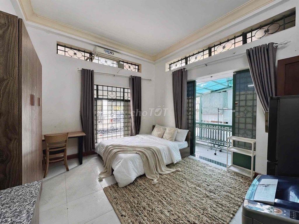 Căn hộ studio full nội thất ban công cực rộng ngay sân bay TSN