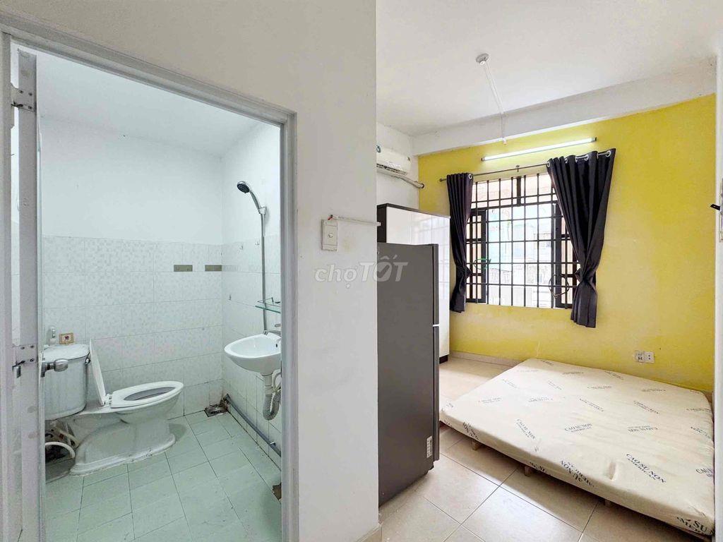 Căn hộ studio full nội thất cửa sổ trời lớn ngay TT Q10