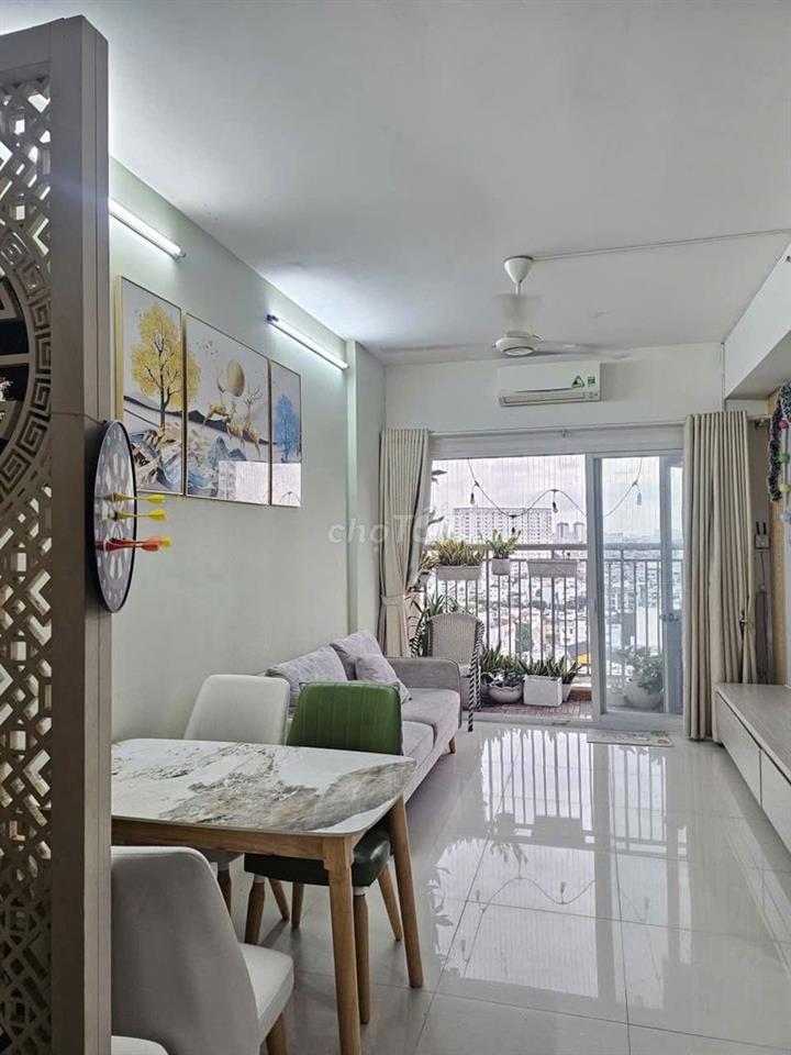 Căn 2p ngủ-77m2,nội thất,giá 11tr/th -C/c Hoa sen- lạc Long Quân