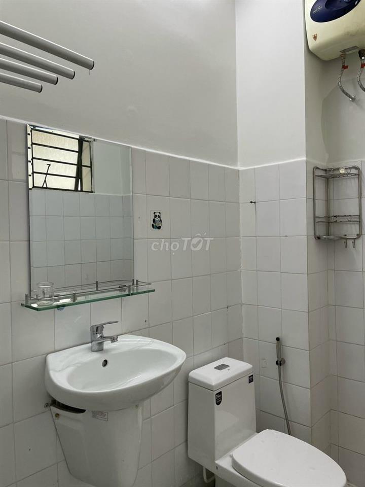 Chung cư Thái Phiên, BÌnh THới(Q11): căn 3p ngủ, nội thất, 9.5tr/th