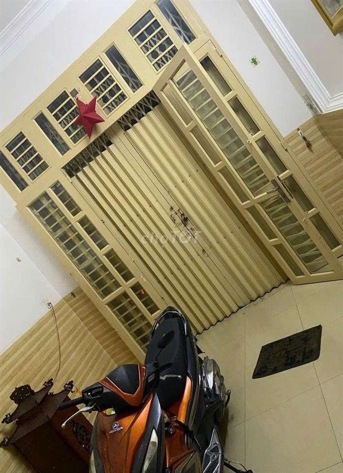 NHÀ Ở NGAY LB-BÍCH- HOÀ BÌNH DT; 4 X 12M 2 LẦU ST ĐÚC BTCT