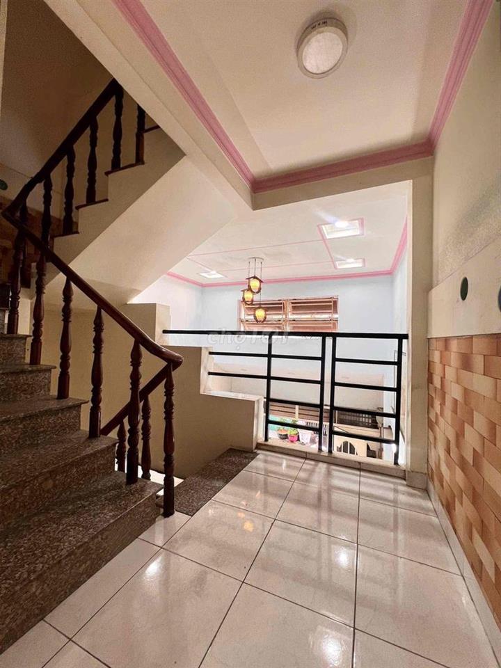 3 TẦNG - HẺM XE TẢI ngay VX LÊ ĐẠI HÀNH chỉ 6.2 TỶ  - GIÁ TỐT KHU VỰC