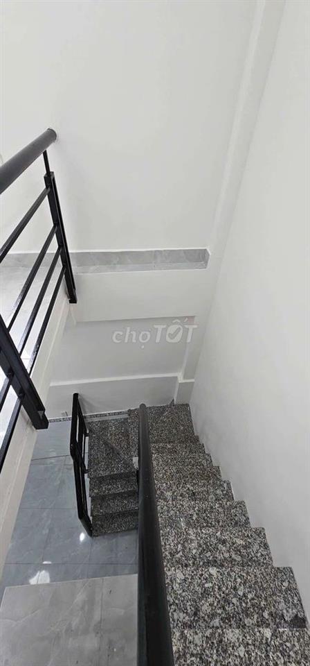 chỉ 1 tỷ 820 có nhà ngay vòng xoay lê đại hành Q11