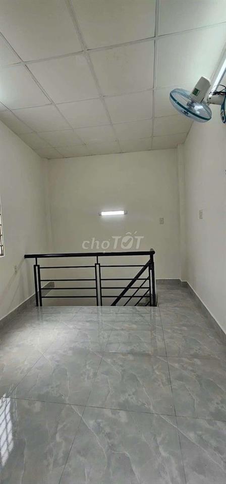 chỉ 1 tỷ 820 có nhà ngay vòng xoay lê đại hành Q11
