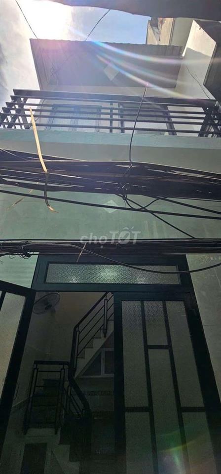 chỉ 1 tỷ 820 có nhà ngay vòng xoay lê đại hành Q11