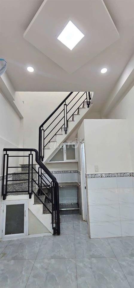 chỉ 1 tỷ 820 có nhà ngay vòng xoay lê đại hành Q11