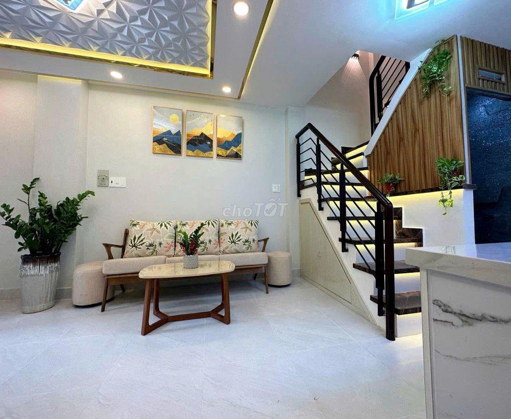 Cho thuê nhà nguyên căn mặt tiền ở Lạc Long Quân Phường 5 Quận 11