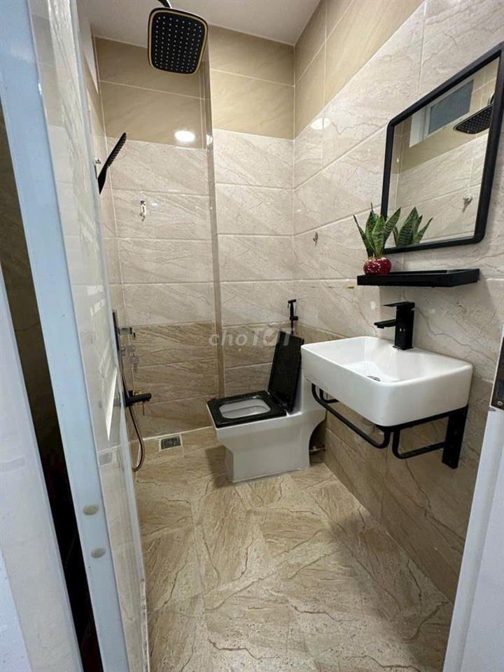 Cho thuê nhà nguyên căn mặt tiền ở Lạc Long Quân Phường 5 Quận 11