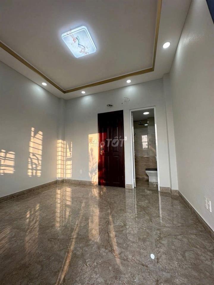 Cho thuê nhà nguyên căn mặt tiền ở Lạc Long Quân Phường 5 Quận 11