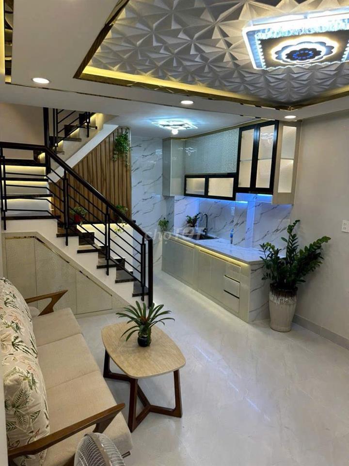Cho thuê nhà nguyên căn mặt tiền ở Lạc Long Quân Phường 5 Quận 11