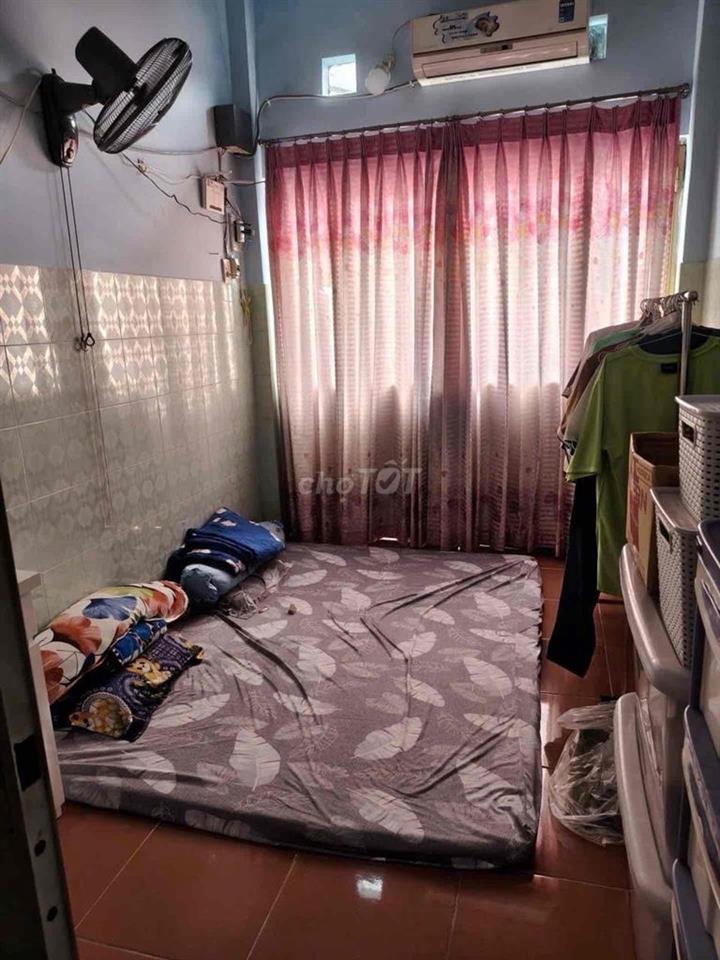 Bán nhà Bà Hom, 2 tầng, gần 20m2 nở hậu, HXH 5m thông, sát chợ Phú Lâm