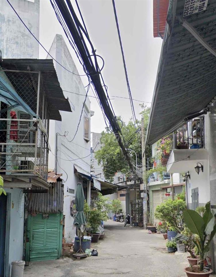 Bán nhà Bà Hom, 2 tầng, gần 20m2 nở hậu, HXH 5m thông, sát chợ Phú Lâm