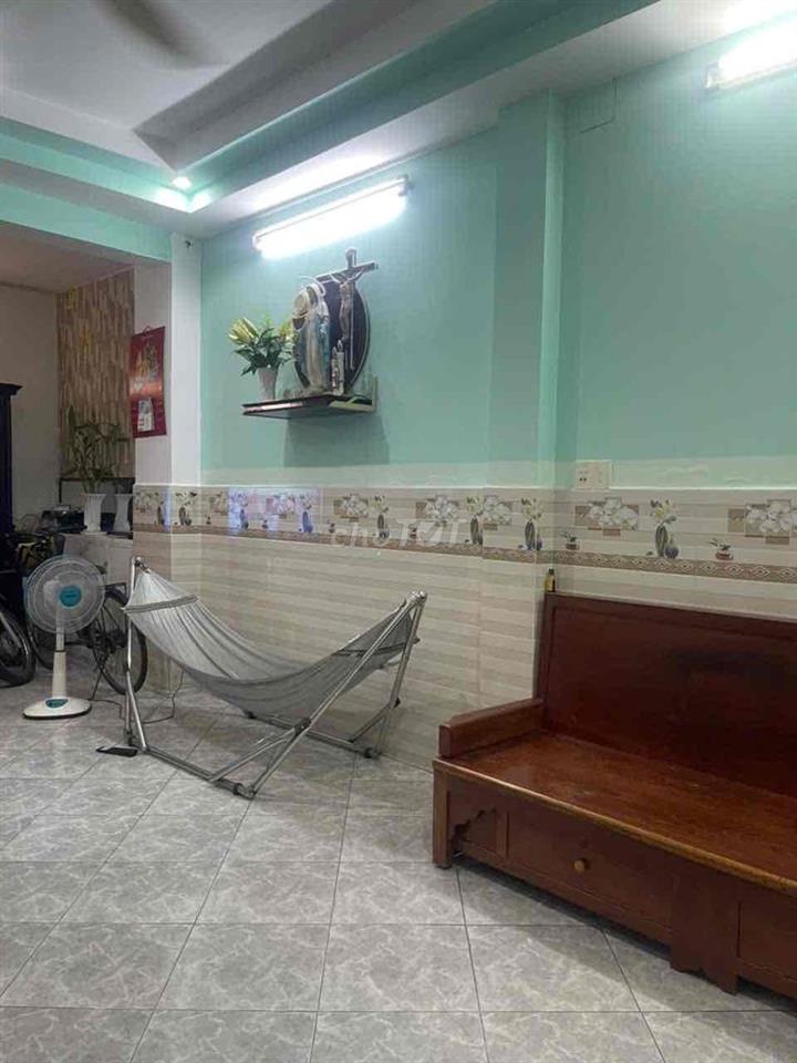 Bán nhà gần công viên Lê Thị Riêng, 50m2, 3 tầng, 3PN, nhỉnh 5 tỷ
