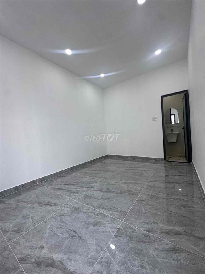 BÁN NHÀ HẬU GIANG, SÁT CHỢ PHÚ ĐỊNH, 56M2, NGANG LỚN 8M, 4PN, NHỈNH 4T