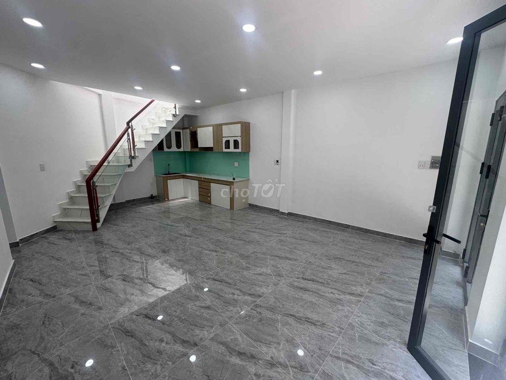 BÁN NHÀ HẬU GIANG, SÁT CHỢ PHÚ ĐỊNH, 56M2, NGANG LỚN 8M, 4PN, NHỈNH 4T