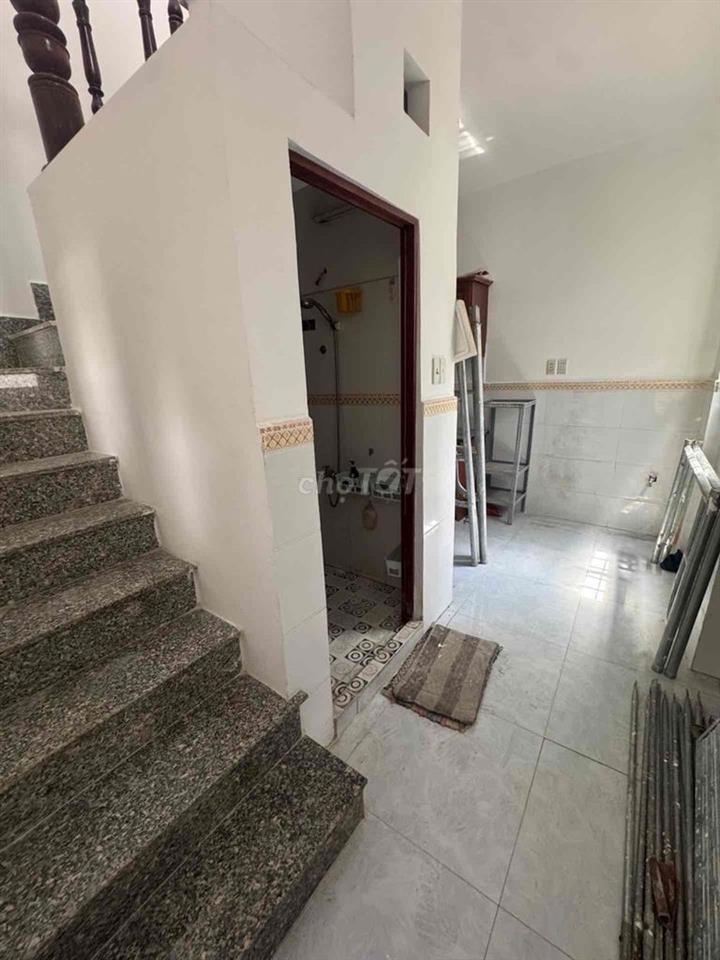 BÁN NHÀ BÀ HOM 2 TẦNG, SÁT CHỢ PHÚ LÂM, 30M2, 2PN, HẺM AN NINH, RỘNG