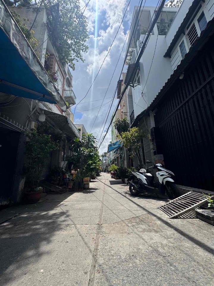 BÁN NHÀ BÀ HOM 2 TẦNG, SÁT CHỢ PHÚ LÂM, 30M2, 2PN, HẺM AN NINH, RỘNG