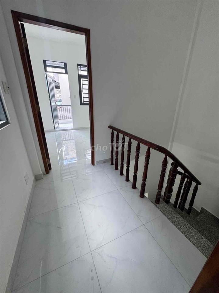 BÁN NHÀ BÀ HOM 2 TẦNG, SÁT CHỢ PHÚ LÂM, 30M2, 2PN, HẺM AN NINH, RỘNG
