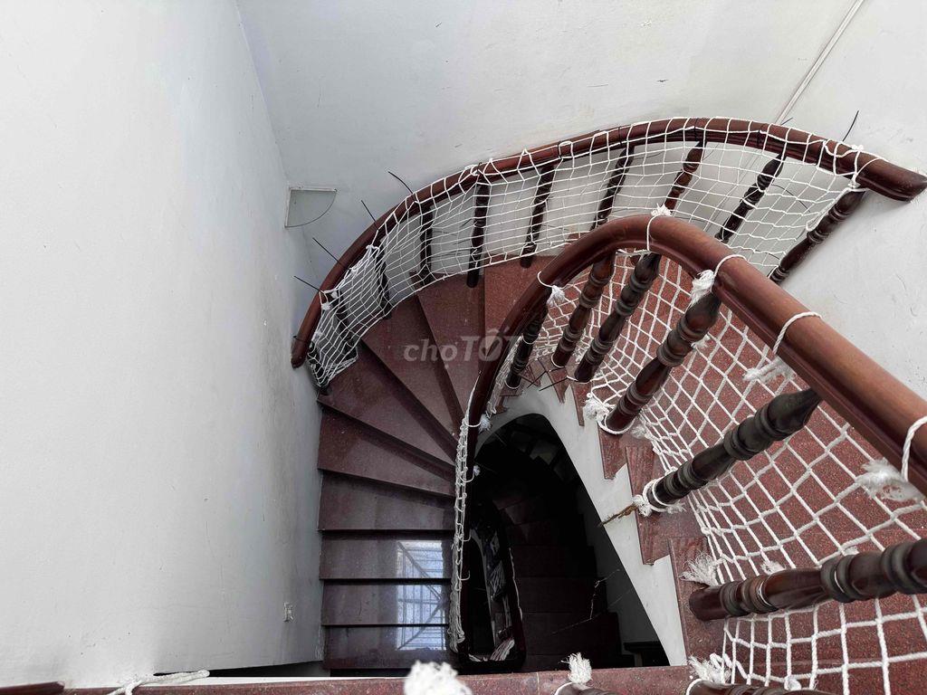 Nhà đẹp CMT8, 45m2, Xe hơi tới cửa, 1 trệt 3 lầu, 5PN, giá 11,9 tỷ TL