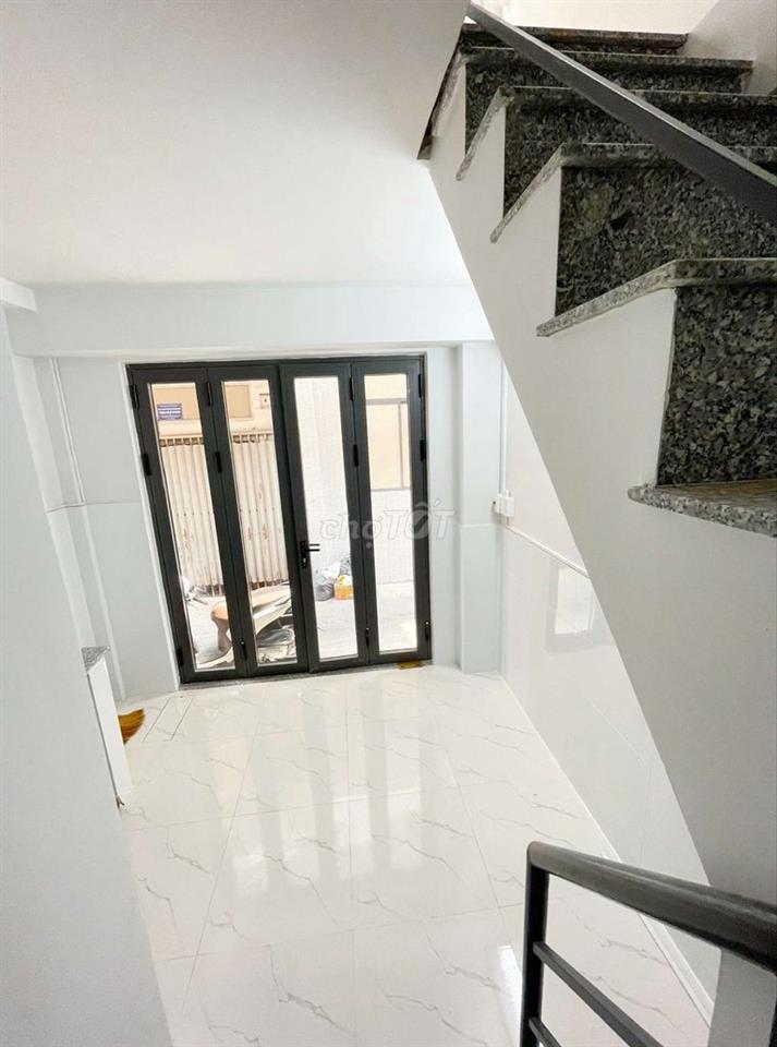 Nhà 3 tầng Ngay Ngã tư Lạc Long Quân Âu Cơ