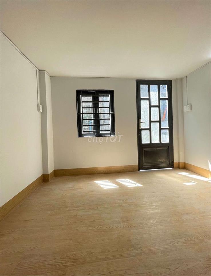 Nhà 3 tầng Ngay Ngã tư Lạc Long Quân Âu Cơ