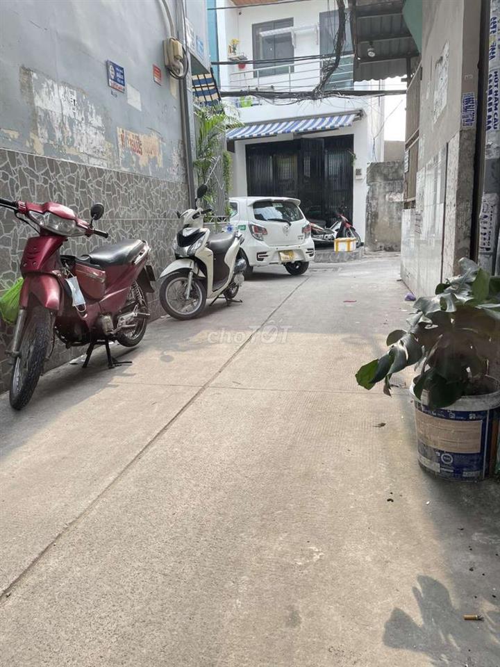 Nhà 3 tầng Ngay Ngã tư Lạc Long Quân Âu Cơ