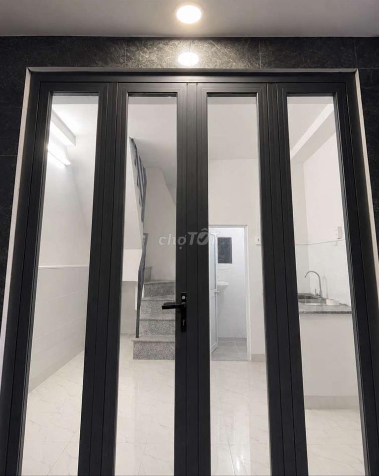 Nhà 3 tầng ngay Lạc Long Quân Âu Cơ