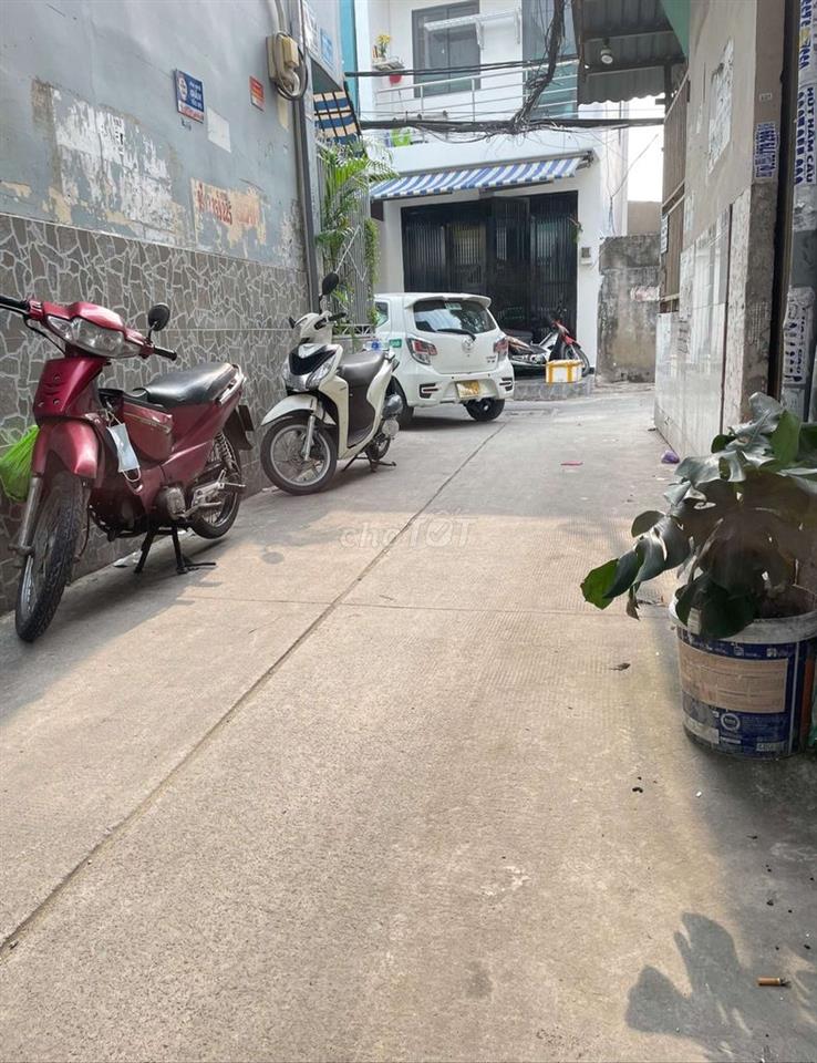 Nhà 3 tầng ngay Lạc Long Quân Âu Cơ