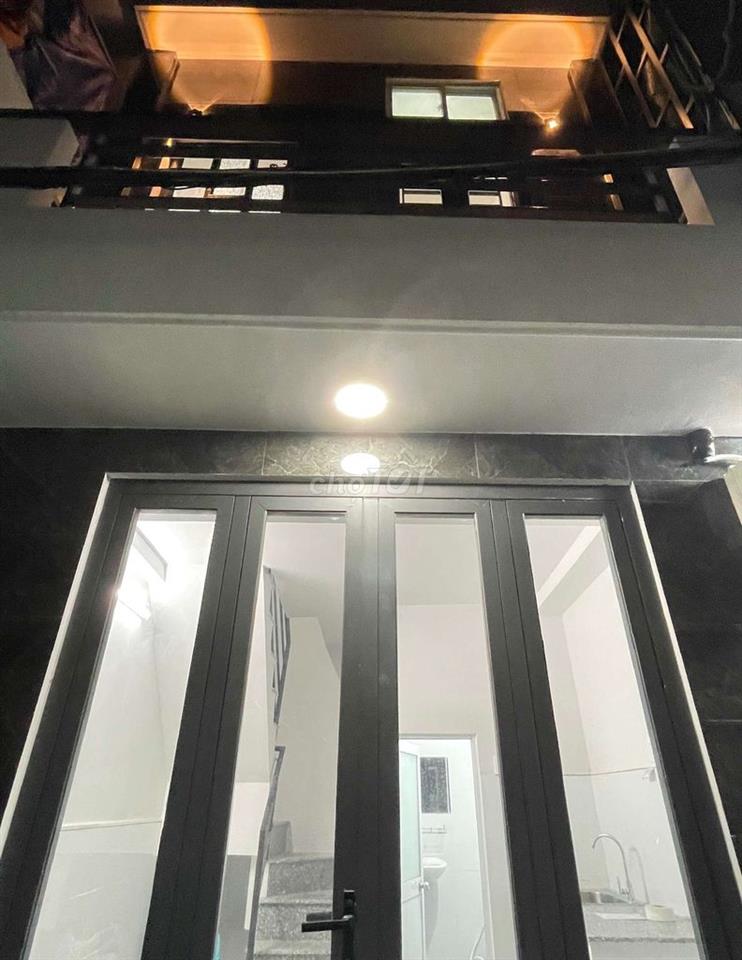 Nhà 3 tầng ngay Lạc Long Quân Âu Cơ