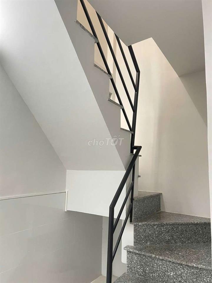 Nhà 3 tầng Ngay Lạc Long Quân Âu Cơ 