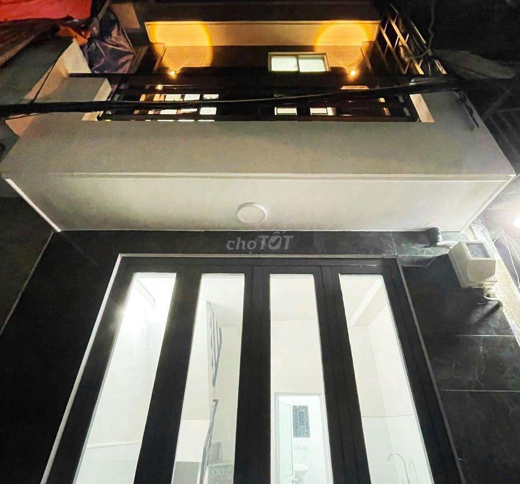 Nhà 3 tầng Ngay Lạc Long Quân Âu Cơ 