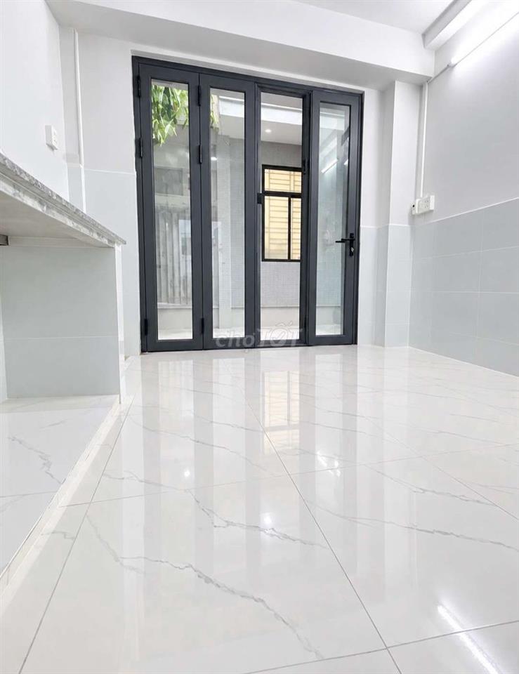 Nhà 3 tầng Ngay Lạc Long Quân Âu Cơ 