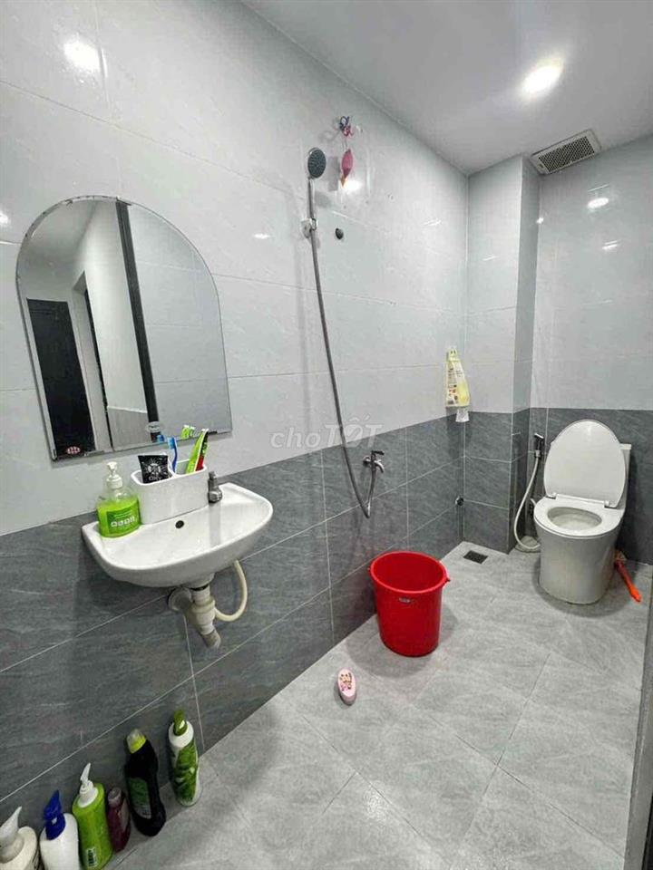 Sốc ! Giảm 250tr. chỉ còn 4tỷ850 TL nhẹ. 44m2 hẻm 1/ Hoà Bình