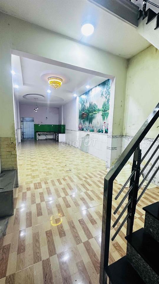 cần bán gấp nhà mặt tiền đường hương lộ 2  đối diện chợ