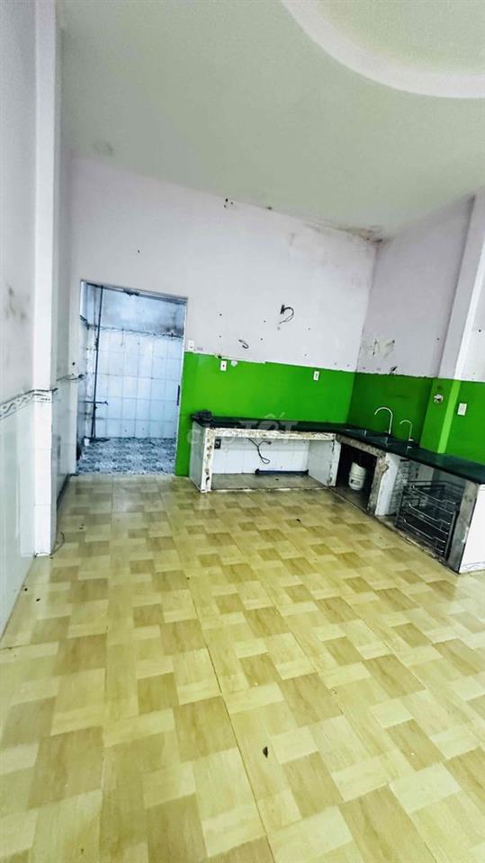 cần bán gấp nhà mặt tiền đường hương lộ 2  đối diện chợ