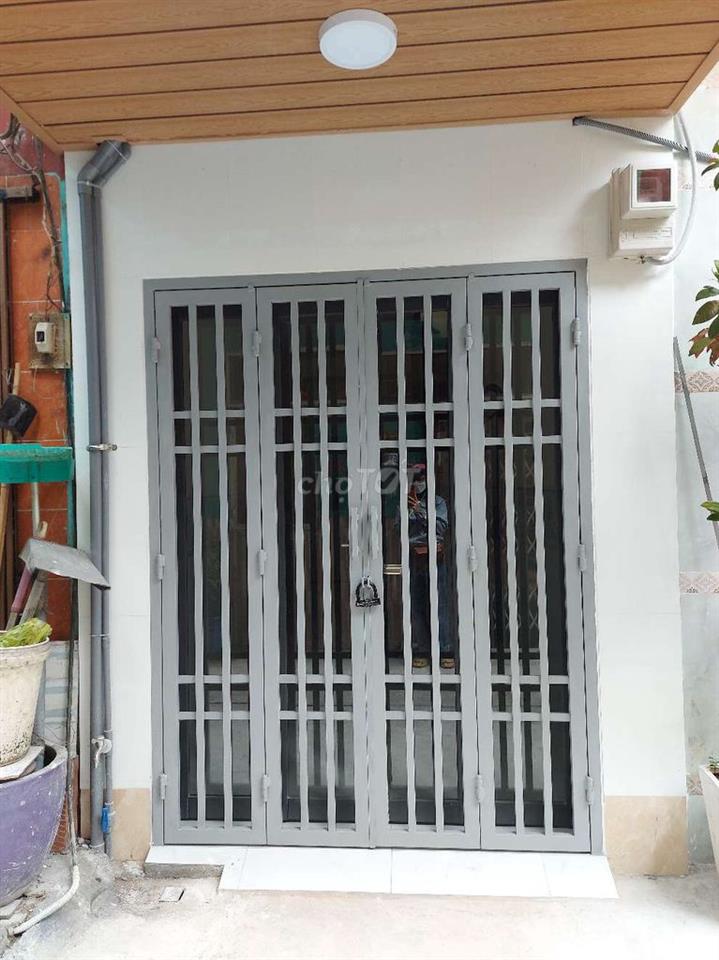 Bán nhà hẻm giá rẻ Lạc Long Quân, quận 11.