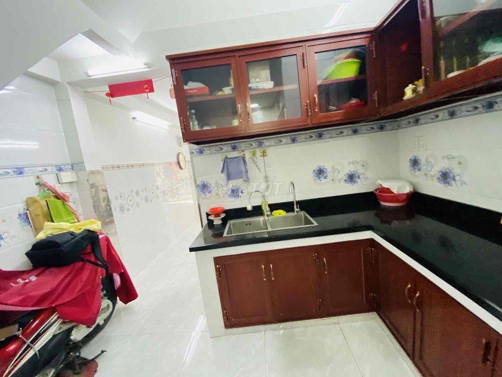 Bán nhà đường Thái Phiên p2 q11 gia 6tỷ4