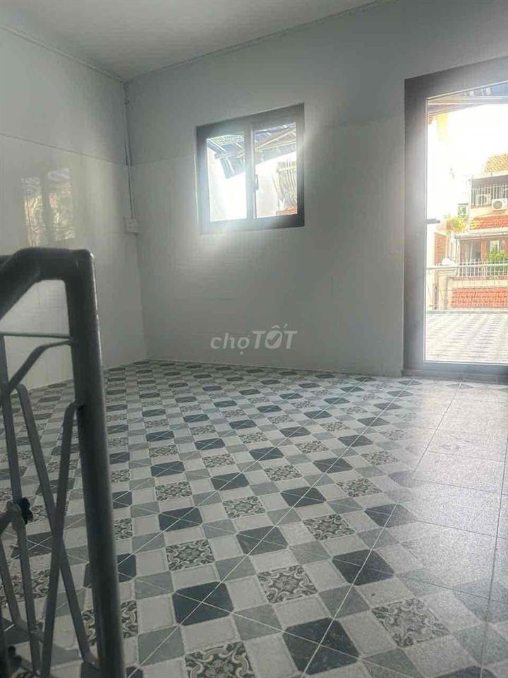 Cho thuê nhà 4 tầng,  Mặt Tiền Nguyễn Phi Khanh, Quận 1